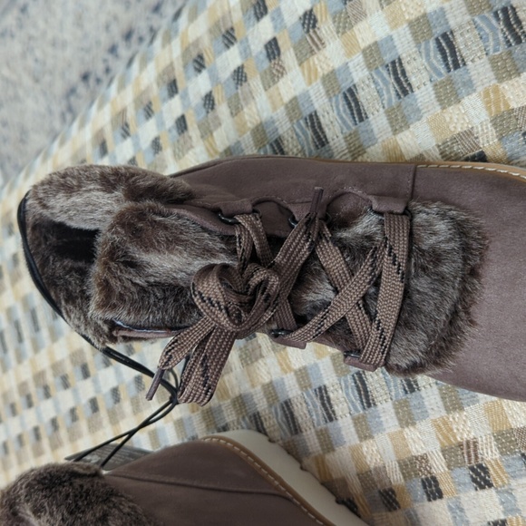 NIB Women's Brown Fur-Lined Ankle Boots - Picture 2 of 11